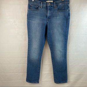 Levi’s 312 Shaping Slim jeans. Inseam 28.5 inches. Size 31